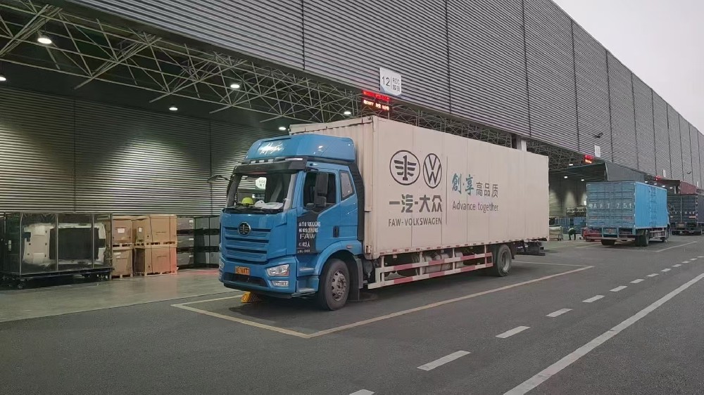深化汽車產業(yè)鏈服務-鑫和通物流成功簽約華眾汽車零部件整車運輸項目